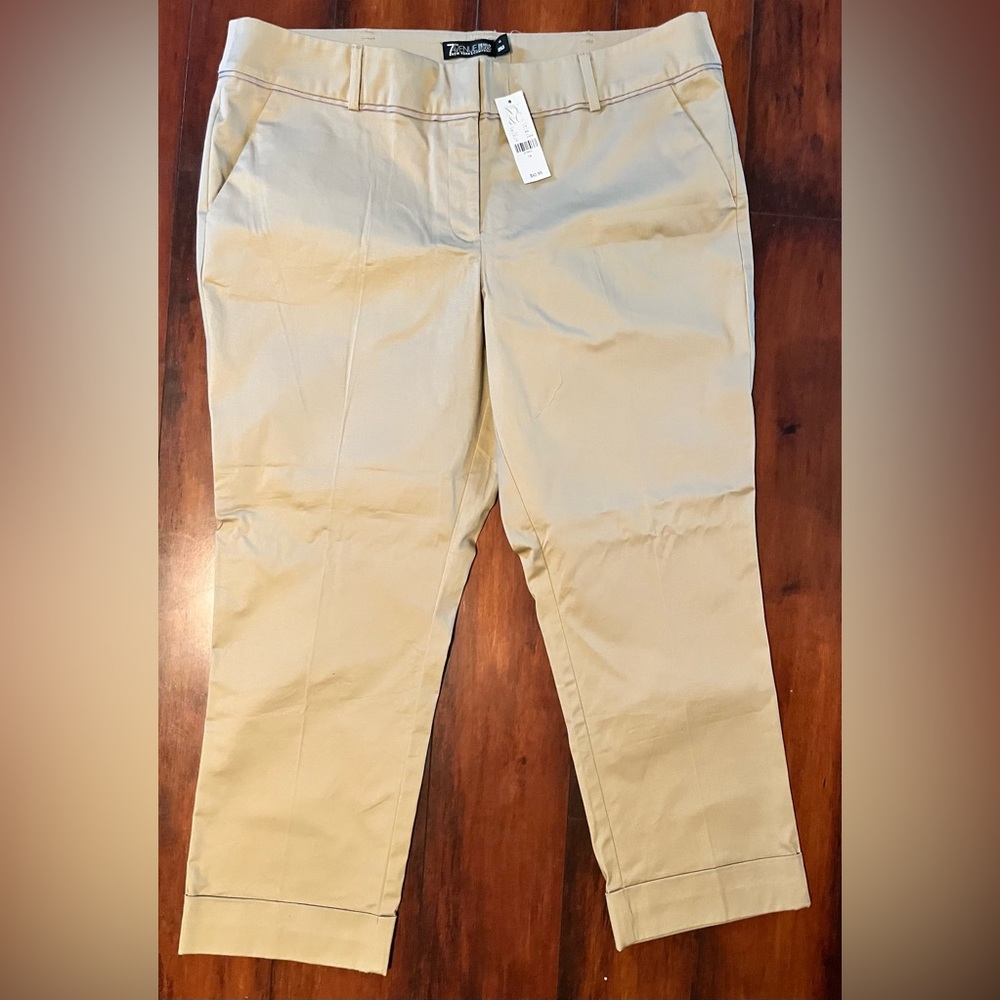 NWT Women’s New York & Company khaki cropped pants size 14